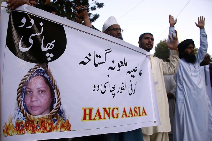 Rauhanuskonto mukavuusalueellaan - HIRTÄ pakistanilaisäiti Asia Bibi akkain syytösten takia.jpg