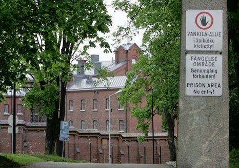 Janne Raninen saa viettää arkensa opiskellen Sörkan vankilan ulkopuolella. EERO LIESIMAA