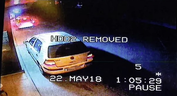 Syytetyt hakivat ruokaa Lappeenrannan McDonald’sista kello 1.05, jolloin valvontakamera taltioi kuvan autosta. (KUVA: Poliisi esitutkintamateriaali)