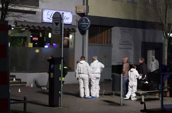 Ampumiset tapahtuivat kahdessa eri kahvilassa ja niiden läheisyydessä. (KUVA: YANN SCHREIBER / AFP)
