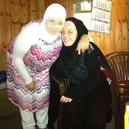 Muslimin "pikkumustaan" pukeutuneesta