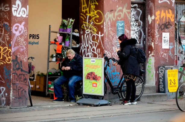 Tanska on edelleen turvallinen eikä maassa ole alueita, jonne poliisi ei voisi mennä, sanoo Torben Svarrer Kööpenhaminan poliisista. Kuva Nørrebron kaupunginosasta, joka on kärsinyt levottomuuksista.Jani Saikko / Yle