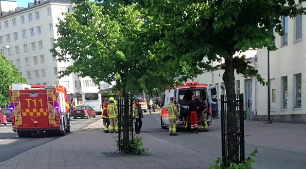 Turku pelastuslaitos paikalla.jpg