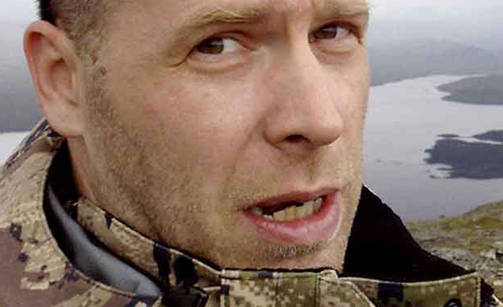 Eräoppaiden kärkinimeksi kehuttu Markus Vuorinen paljastui lopulta naisia pahoin-piteleväksi huijariksi. (MTV3 MAX)