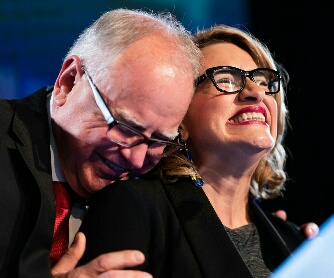 Mn kuvernööri Tim Walz, dem, ja varakuvernööri Peggy Flanagan, tunnettu vassariaktivisti_copy_334x278.jpg