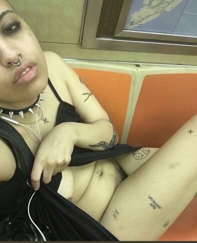 Reiteeni on tatuoituna "fuck the capitalism", ymmärränköhän kuinka olen siitä itse hyötynyt?
