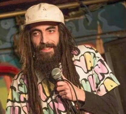 Kanadalainen koomikko Zach Poitras ja hänen rasistinen tukkansa.jpg