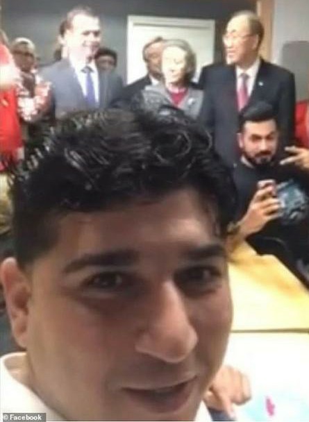 Islamilainen terroristi, geelitukka SARMAD A., Petteri Orpo ja Ban Ki-moon taustalla, VOK Vantaa.jpg