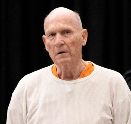 Joseph James DeAngelo seisoi oikeussalissa. Santiago Mejia / EPA