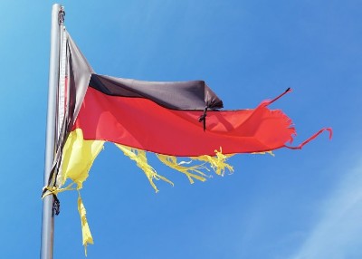 Saksan lippu hieman rähjäisenä.jpg