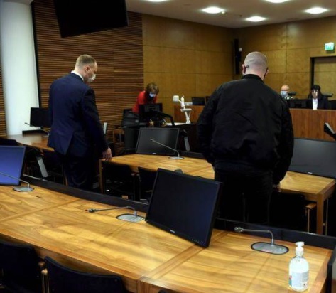 Syytetty, kuorma-autoa tasoristeysturmassa ajanut varusmies (oik.) Raaseporin tasoristeysonnettomuuden käsittelyssä hovioikeudessa 19. lokakuuta. -KOIVISTO ANTTI AIMO-KOIVISTO / LEHTIKUVA