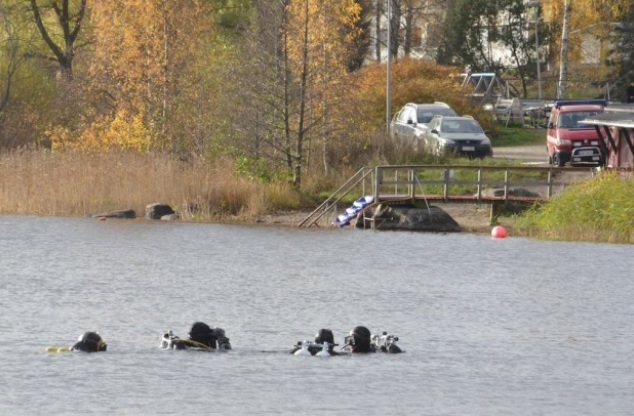 Kivetyn murhan aseen etsintää.jpg