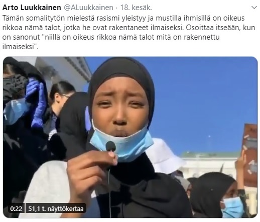 Ruutukaappaus mielenosoituksen videolta.
