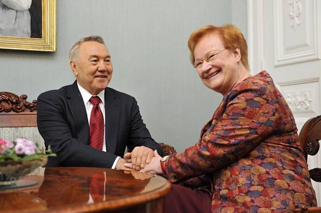 Kazakstanin presidentti Nursultan Nazarbajev vieraili Helsingissä maaliskuussa 2009 ja tapasi Suomen presidentin Tarja Halosen. (KUVA: Pekka Sakki / Lehtikuva)