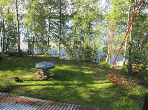Ensimmäinen surmista tapahtui 15. heinäkuuta 2010, kun mökillä iltaa viettänyt mies hukkui matalaan rantaveteen. Seppänen väitti poliisille löytäneensä veneeseen nukkumaan jääneen miehen aamulla rannalta. (POLIISI)