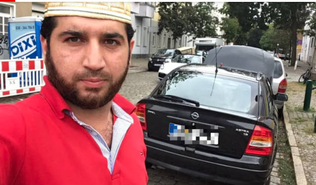 Sarmad A postasi selfien itsestään murhavälineensä kanssa pari tuntia ennen iskuaan.jpg