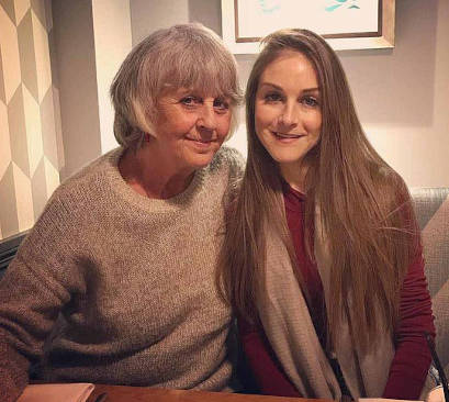 Nikki Grahame äitinsä kanssa, kun anoreksia oli parempana.jpg