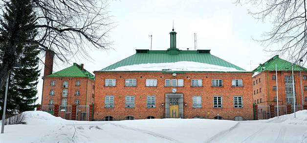 Suomen ainoa kateissa oleva vankikarkuri pakeni Konnunsuon vankilasta Lappeenrannasta 28. toukokuuta 2009. Vankilatoiminta on ehtinyt päättyä Konnunsuolla miehen paon aikana. (KUVA: JUHA METSO)