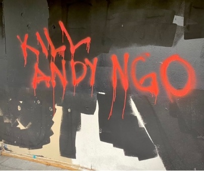 Rauhanomainen TAPPAKAA ANDY NGO-graffiti Portland, Oregon.jpg