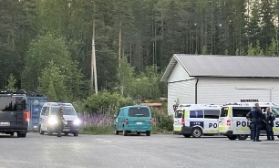 Poliiseja oli paikalla usean partion voimin.jpg