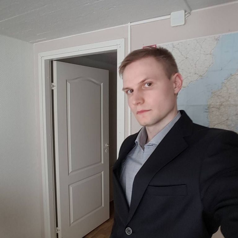 Ai ku on komea puku kuristajalammilla ja selfieki vielä.jpg