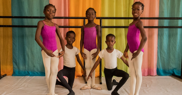 Balettia harrastavia lapsia, Nigeria Lagos.jpg