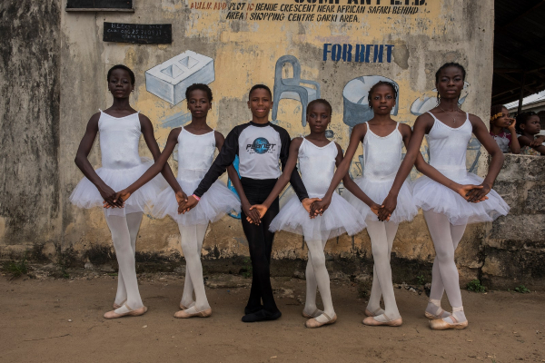 Leap of Dance Academyn tanssioppilaita.jpg