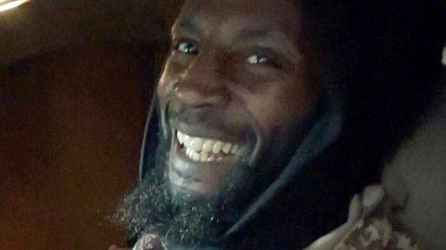 Isisin julkaisema kuva Abu Zakariya al-Britanista.