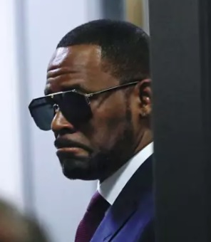 R. Kelly oikeuden kuultavana Chicagossa maaliskuussa 2019 KUVA: JOSE M. OSORIO/ ZUMA