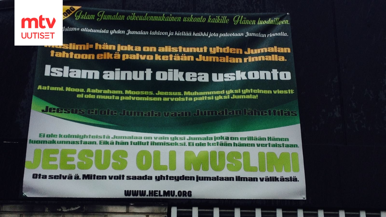 roihuvuori-moskeija-islam-banderolli.jpg