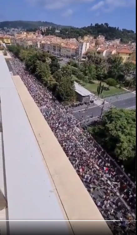Nizzassa  LIBERTE-mielenosoittajia oli silminkantamattomiin1.jpg