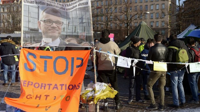Mielensä osoittaneet pojat Hki - kuva Emmi Korhonen.jpg