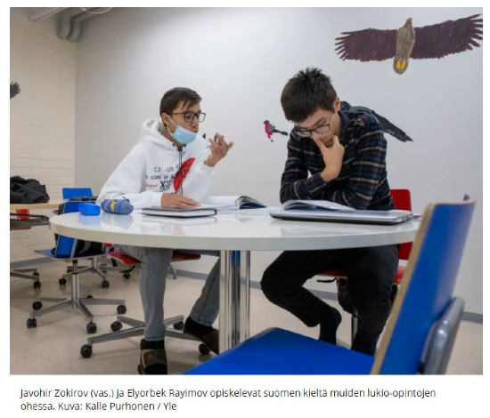 Peetterin nuorukaisia ahertamassa.jpg