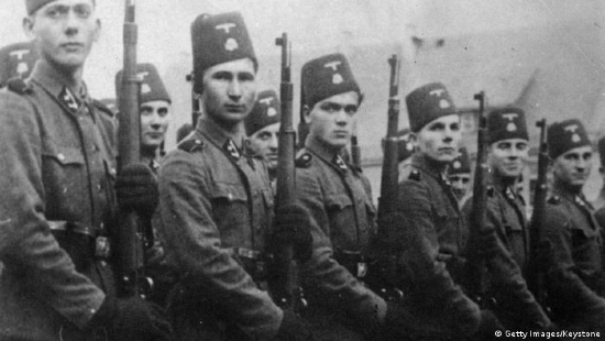 Muslimisotilaita natsiuniformuissaan.jpg