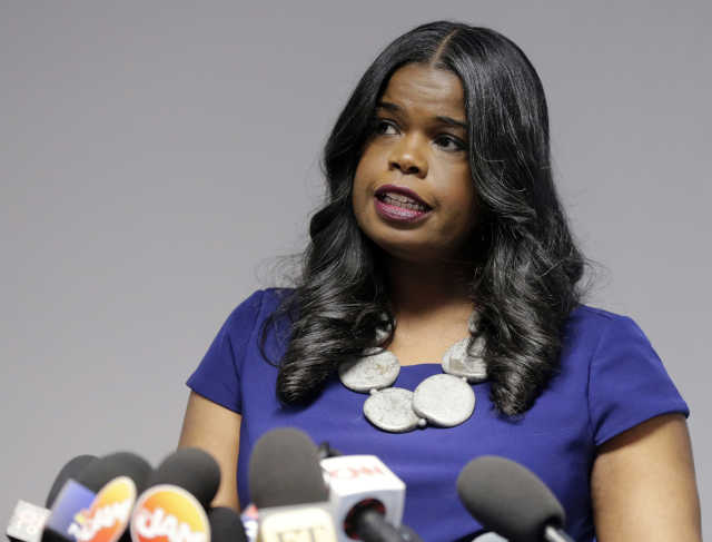 Syyttäjä Kim Foxx, joka ei syyttänyt Smollettia ja tekstaili tämän siskon kanssa.jpg