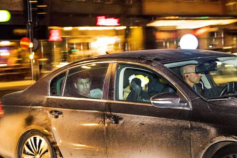Terrori-iskusta epäiltyä Rahmat Akilovia vietiin poliisilaitokselle 7. huhtikuuta. (KUVA: Lasse Allard)