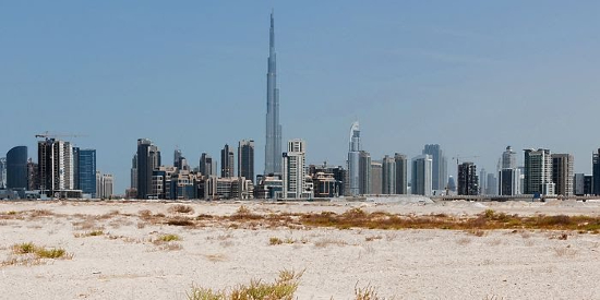 Dubai on keskelle aavikkoa rakennettu pilvenpiirtäjäkylä.jpg