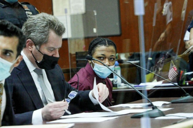 Rashaun Weaver appears in court for sentencing for the death of Tessa Majors in New York, Jan. 19, 2022. Kuva ABC News.
