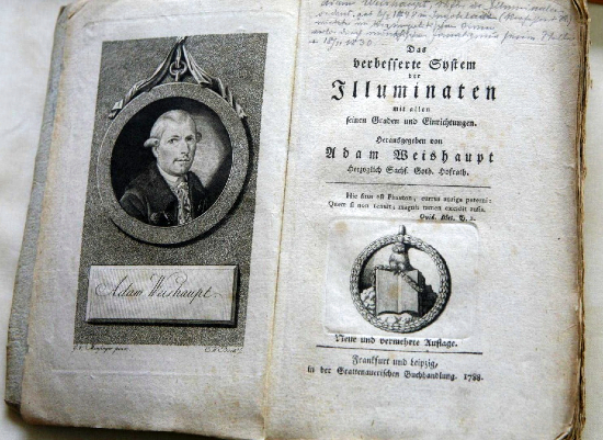 Vasemmalla Illuminati-salaseuran perustaja Adam Weishaupt. Oikealla Minervan pöllö, joka on Illuminatin symboli.jpg