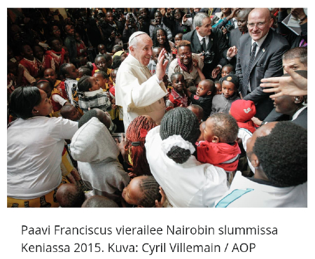 Useissa matkakohteissaan Franciscus on vieraillut yhteiskunnan vähäosaisten ja syrjittyjen luona.jpg