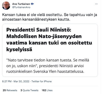 Ano_mehustelee_Nato_tikkaria.jpg