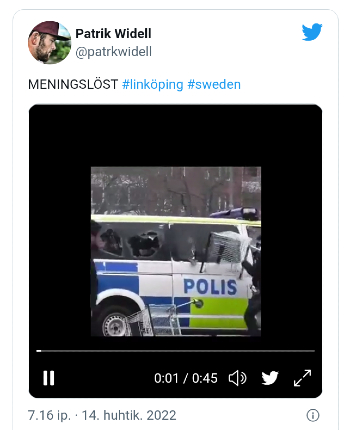 Tässä rikotaan poliisiautojen ikkunoita.jpg