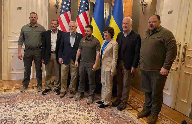 Viimeksi sodassa kävi sitten republikaanien pellekaartin edustus Mitch kilpikonna McConnellin johdolla.jpg