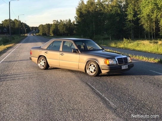 Mercedes-Benz-230-8b5252f30682462c-medium (kopio).jpg