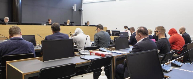 Lahden oikeustalolla alkoi keskiviikkona epäillyn jengimurhan oikeudenkäynti. Kuva Kaisa Varkila.