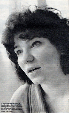 Inga Kruus vakuutti syyttömyyttään murhaan; "kun olen virolainen oli minusta helppoa tehdä sijaiskärsijä". Kuva Alibi 7/94.