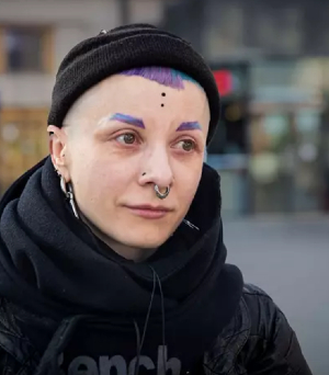 Anna pakeni keväällä 2022 vanhoillisesta Moskovasta Suomen kautta vapaamieliseen Kaliforniaan.jpg