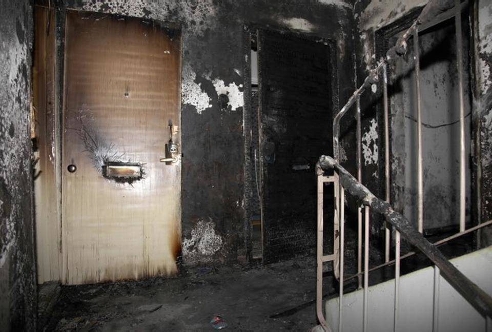 Höyrystyneen bensiinin räjähtäminen varkautelaisessa kerrostaloasunnossa tuhosi asunnon lisäksi myös koko porraskäytävän pinnat. POLIISI