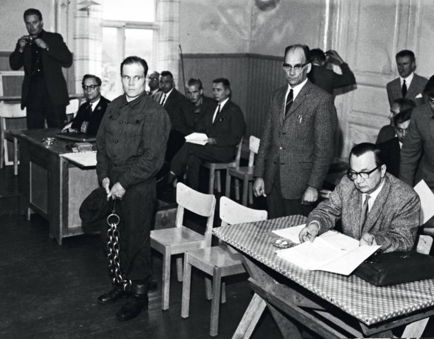 Oikeutta käytiin Hasumäen kansakoulun käräjätalossa Heinävedellä.