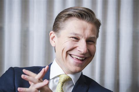 Häkkänen hymyilee.jpg
